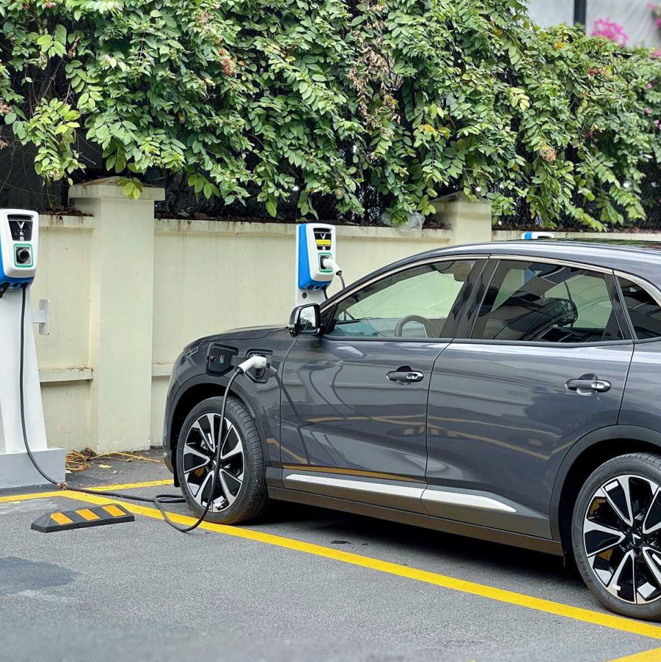 Sạc xe VinFast VF8